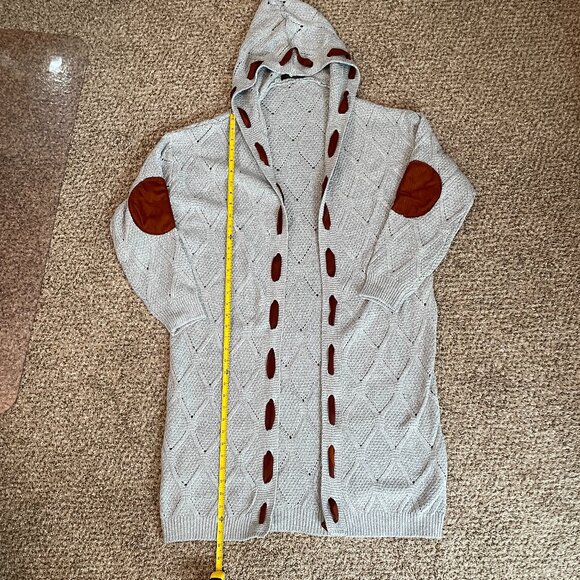 Large Camisa light gray hooded cardigan with brown elbow patches and stitching - Picture 4 of 13